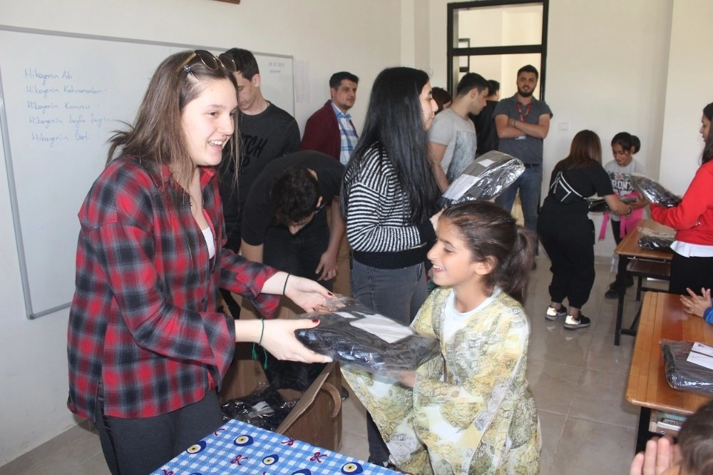 Öğrenciler Köy Okullarına Kardeşlik Elini Uzattı