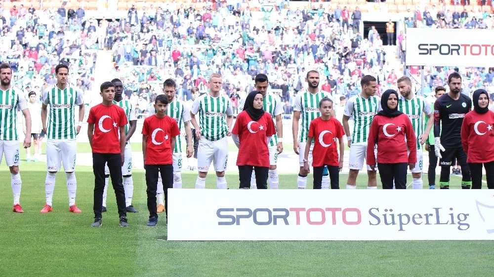 Spor Toto Süper Lig: Konyaspor: 2 - Trabzonspor: 1 (İlk Yarı)