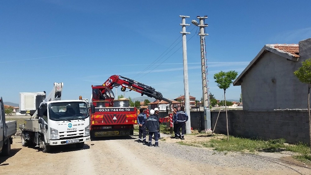 Elektrik Direğinden Düşen İşçi Hastanelik Oldu