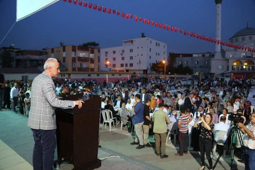 Binlerce Kişi Akdeniz Belediyesinin Gönül Sofrasında Buluşuyor