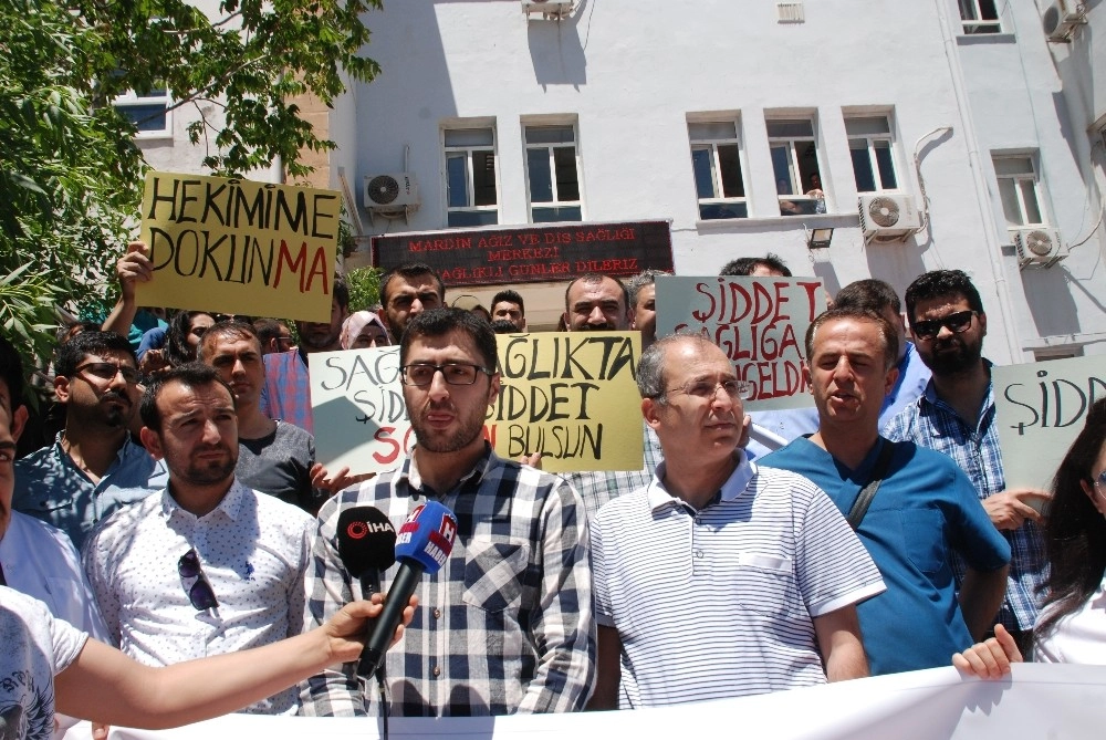 Mardinde Doktora Şiddet Protesto Edildi