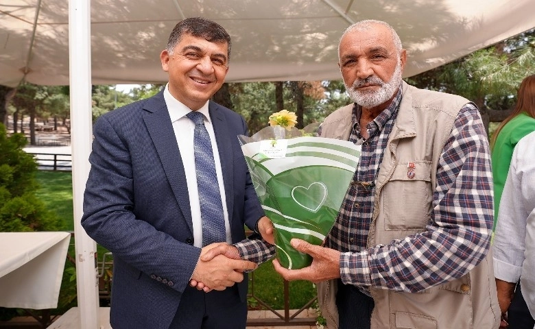 Fadıloğlu, şehit babaları ve kurum müdürlerinin babalar gününü kutladı