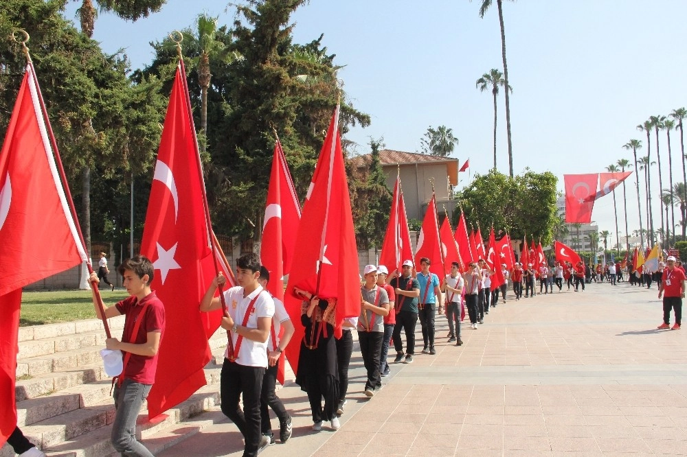 Gençlik Haftası Gençlik Yürüyüşü İle Başladı