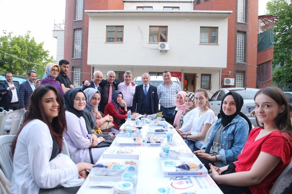 Bayrampaşada Komşular Sokak İftarında Buluştu