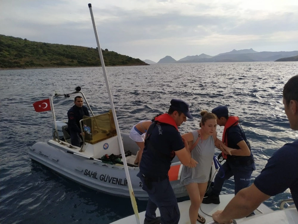 Mahsur Kalan Biri Hamile 5 Kişinin İmdadına Sahil Güvenlik Yetişti