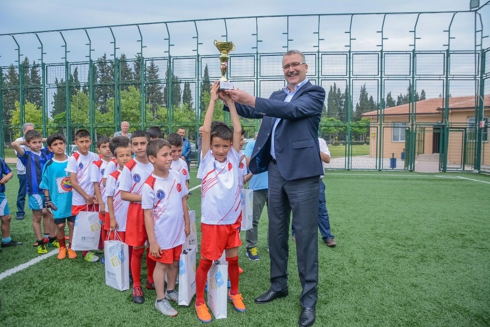 Karacabeyde Minikler Futbol Turnuvası Coşkusu