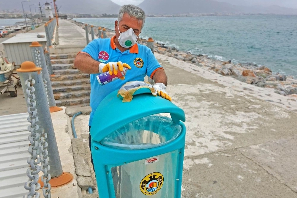 Alanya Belediyesinden Konteynerlere Bakım