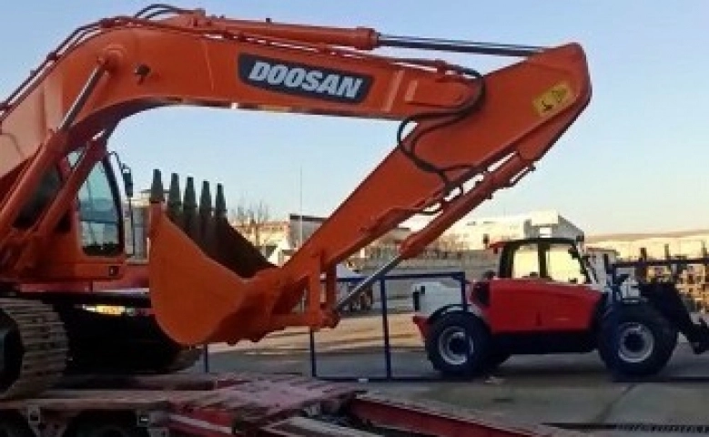 Güney Kore DOOSAN iş makinaları ile deprem bölgesine destek Veriyor