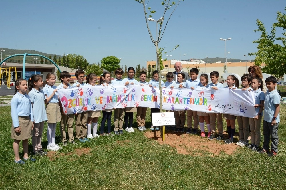 Yüzüncü Yılda Ağaç Dikip Gençliğe Hitabeyi Okudular