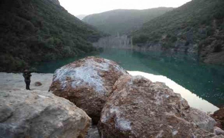 Depremde dağ dağa kavuştu, doğal göl oluştu