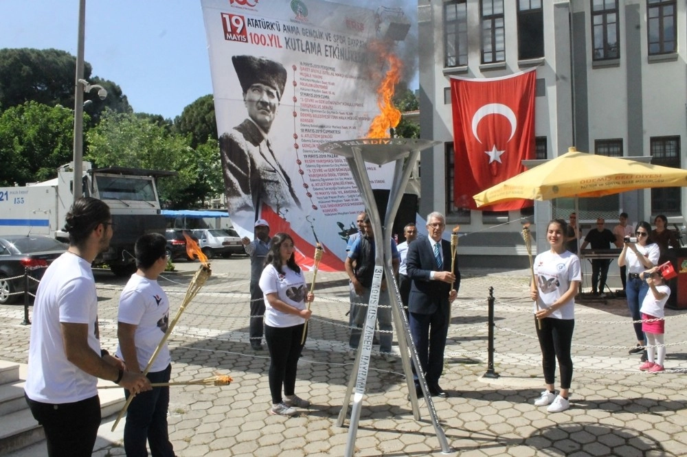 Ödemişte 19 Mayıs Etkinlikleri Meşalenin Yakılmasıyla Başladı