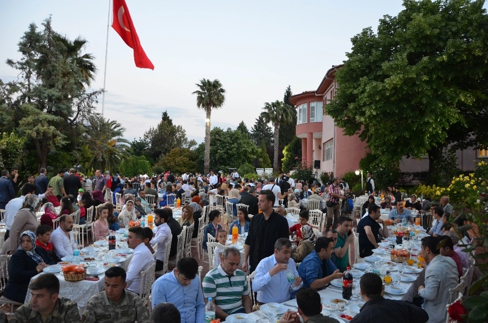 Vali Soytürk Şehit Ailelerine İftar Verdi