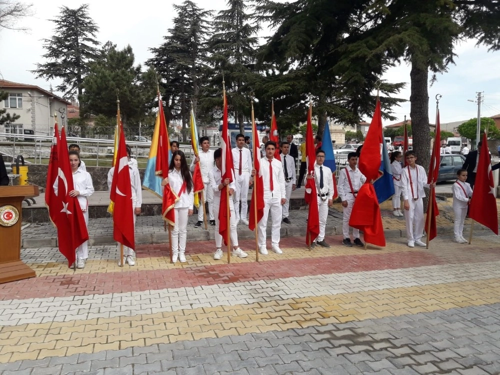 Yunakta Gençlik Haftası Coşkusu