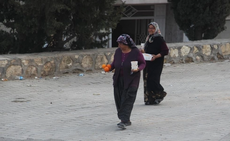  Deprem bölgesinin fedakar kadınları