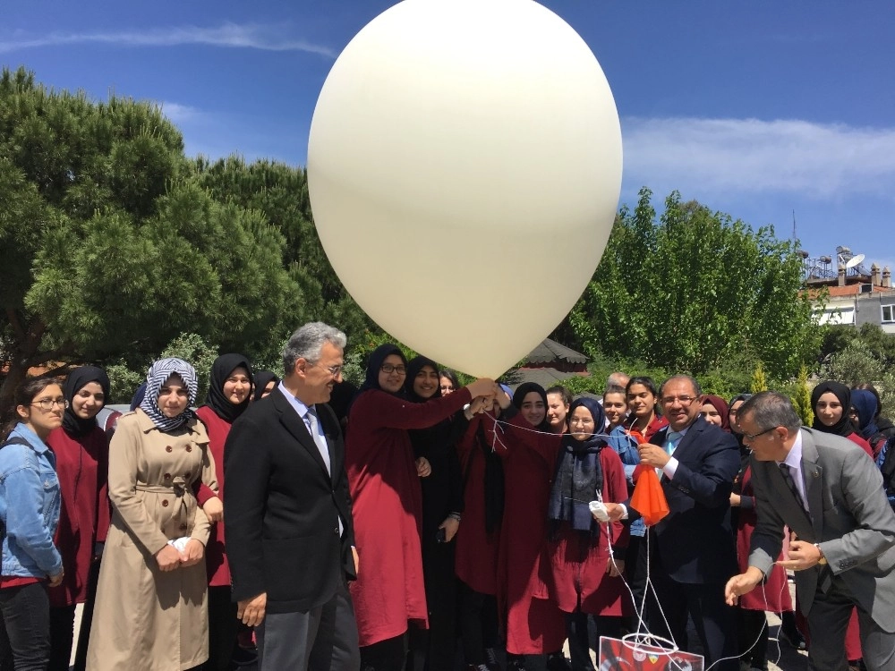 Türk Bayraklı Meteoroloji Balonu Gökyüzüne Uçuruldu