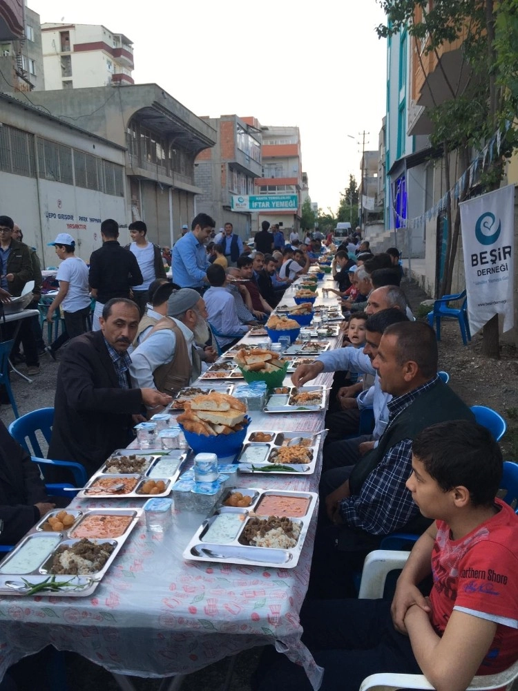 Beşir Derneğinden 500 Kişilik İftar Yemeği