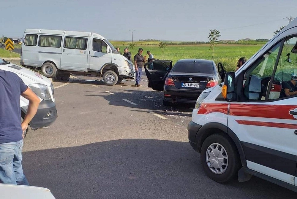 Diyarbakırda Trafik Kazası: 2Si Çocuk 4 Yaralı