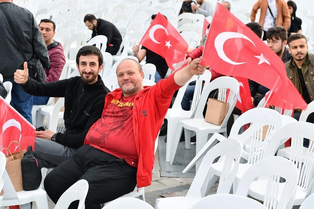 Taksim Meydanında Dev Ekranda "final Four" Heyecanı