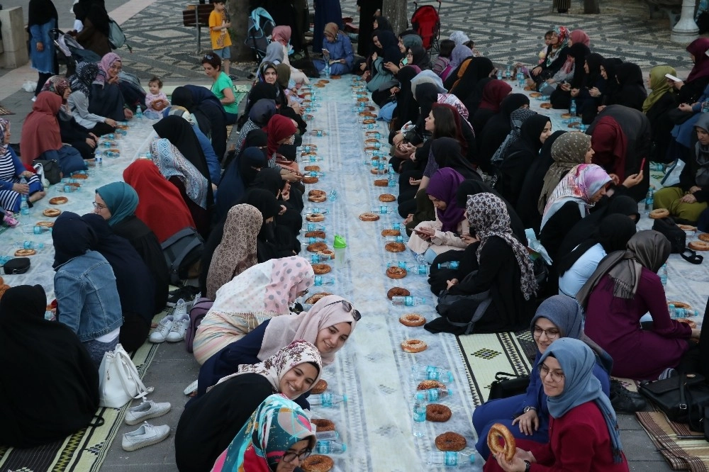 Stklar Bir Oldu Yüzler Ümmet Sofrasında Buluştu