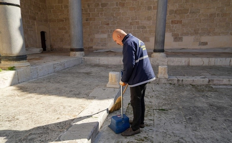 Tarsus'ta ibadethaneler temizleniyor