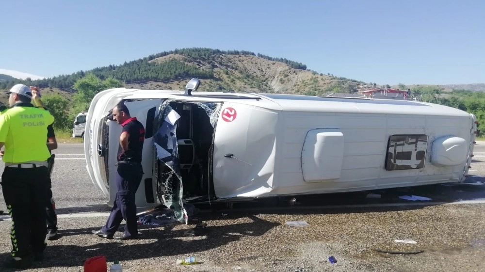 Suriyeli Öğrencileri Taşıyan Minibüs Takla Attı: 12 Yaralı