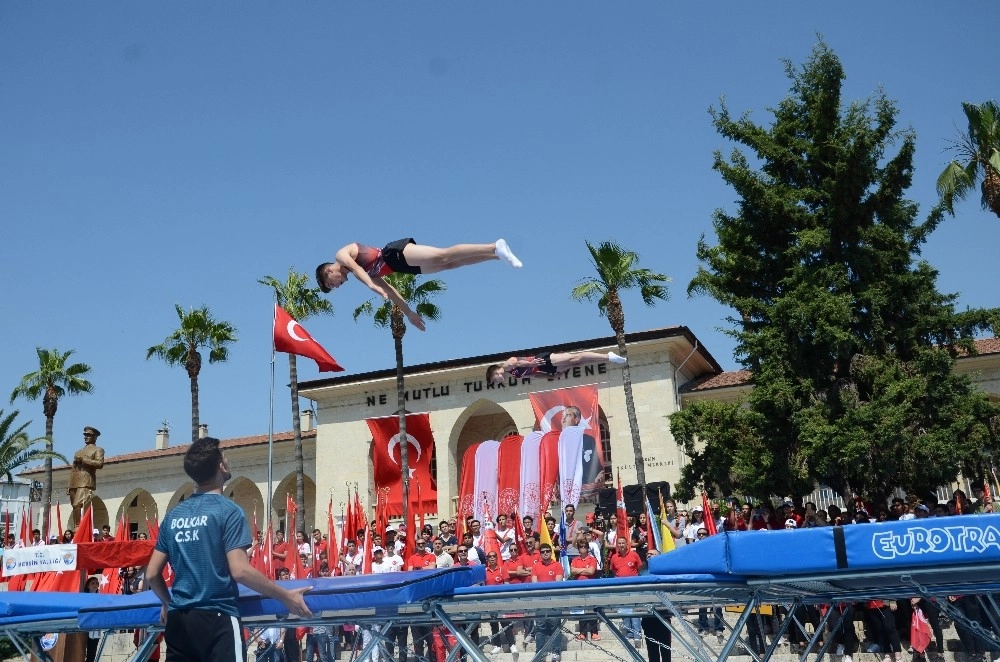 19 Mayıs Mersinde Coşkuyla Kutlandı