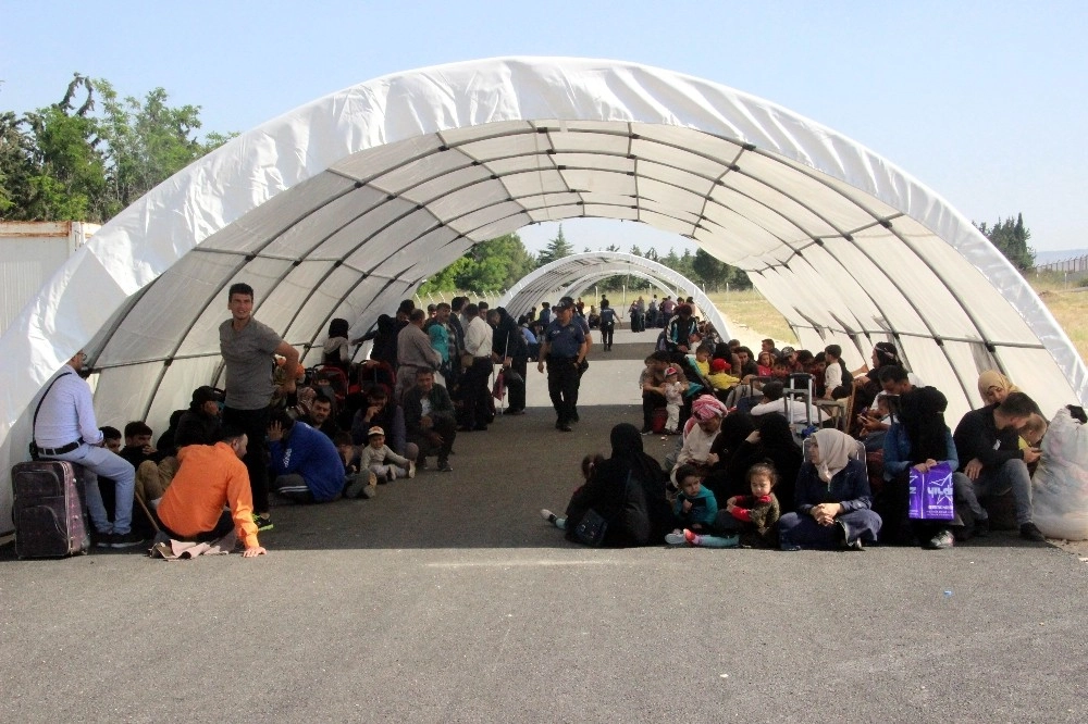 Suriyeliler, Bayramı Ülkelerinden Geçirmek İçin Gidiyor