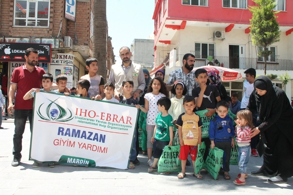 Mardinde Yetim Çocuklara Bayramlık Hediye Edildi