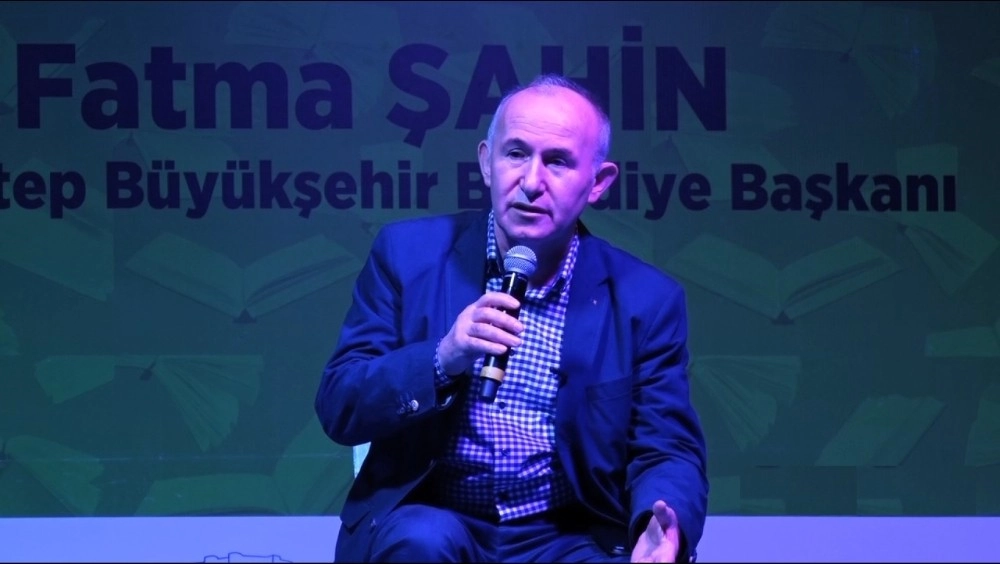 Tarihçi Yazar Prof. Dr. Ahmet Şimşirgil Gaziantepte Kitaplarını İmzaladı