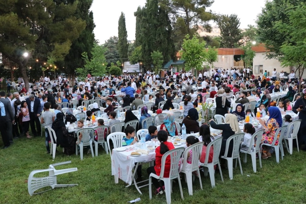 Yetim Ve Öksüzler Kardeşlik Sofrasında Buluştu