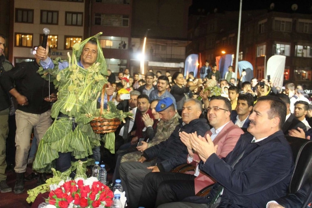 Hakkaride 3.ters Lale Ve Uçkun Festivali Coşkusu