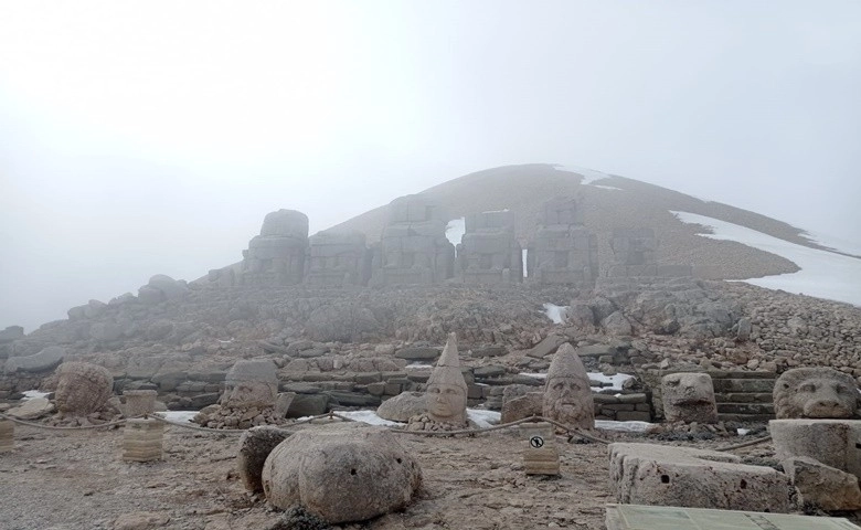 Nemrut Dağı'ndaki heykeller depremde zarar görmedi