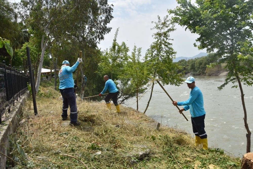 Ceyhan Nehri Kıyıları Bakıma Alındı