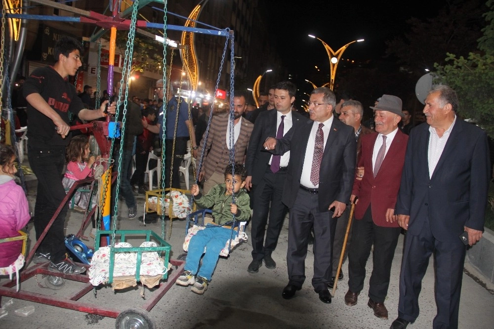 Emniyet Genel Müdürü Uzunkaya Hakkari Gecelerine Katıldı