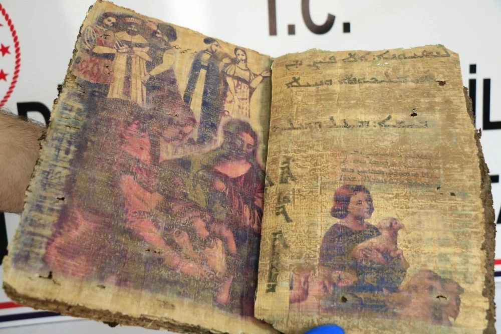 Diyarbakırda 1400 Yıllık Dini Kitap Ele Geçirildi