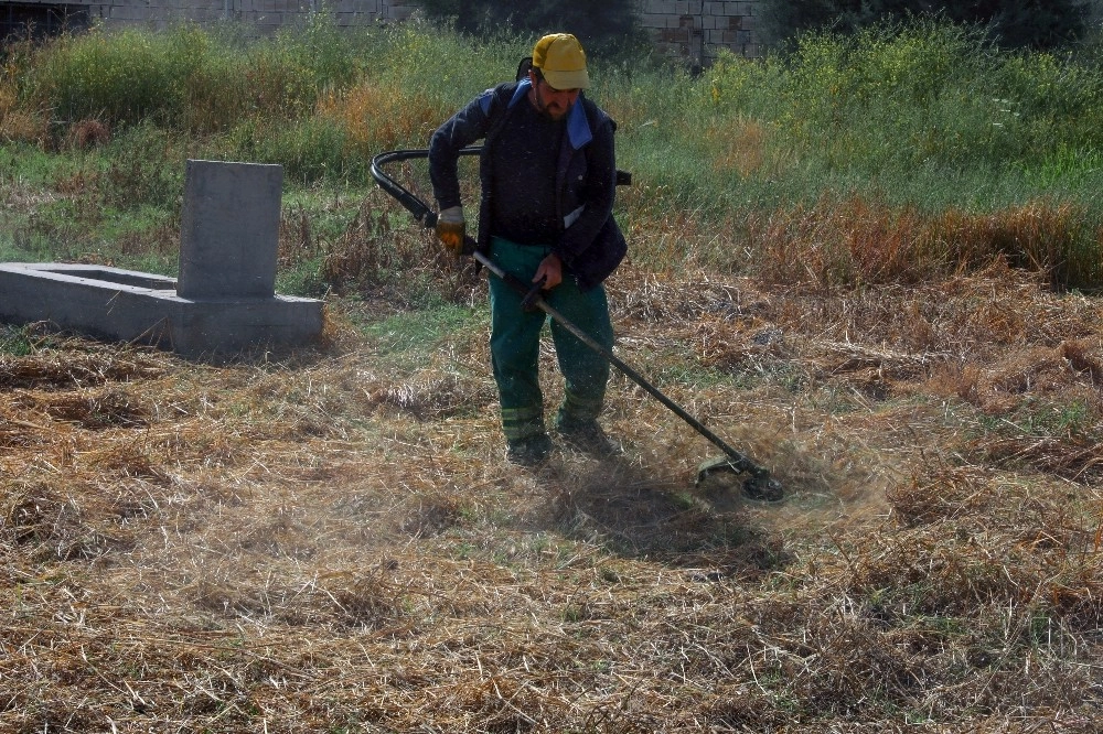 Mezarlıklarda Bayram Temizliği