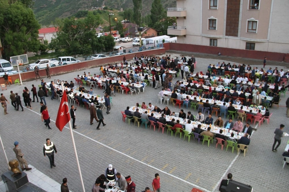 Şemdinlideki Şehit Ve Gazi Aileleri İftarda Buluştu