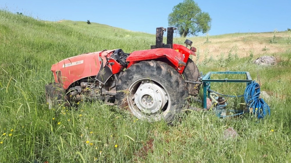 Takla Atan Traktör Sürücüsü Yaralandı