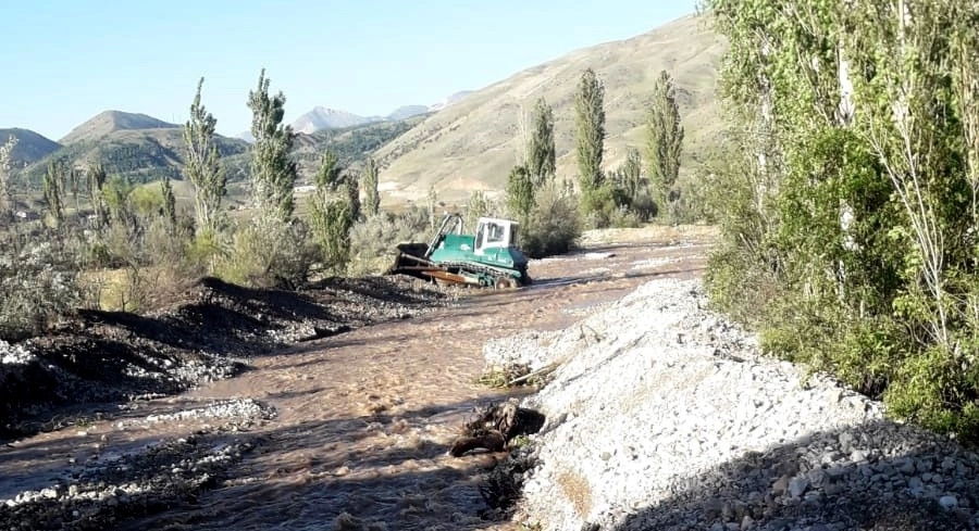 Adıyaman'da Taşan Dere Islah Edilmeye Başlandı