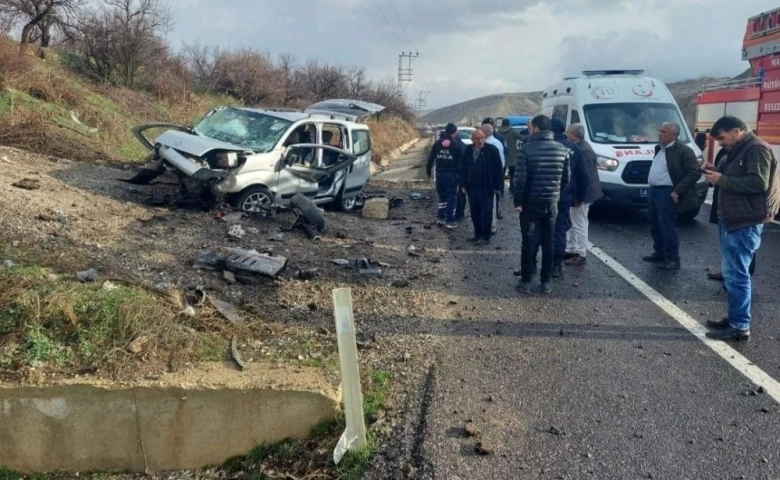 Malatya-Kayseri Kara yolunda kaza : 2 ölü, 3 yaralı