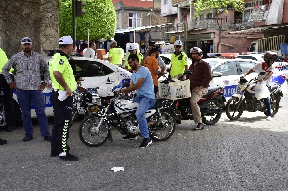 Adanada Motosiklet Sürücülerine 24 Bin Lira Para Cezası