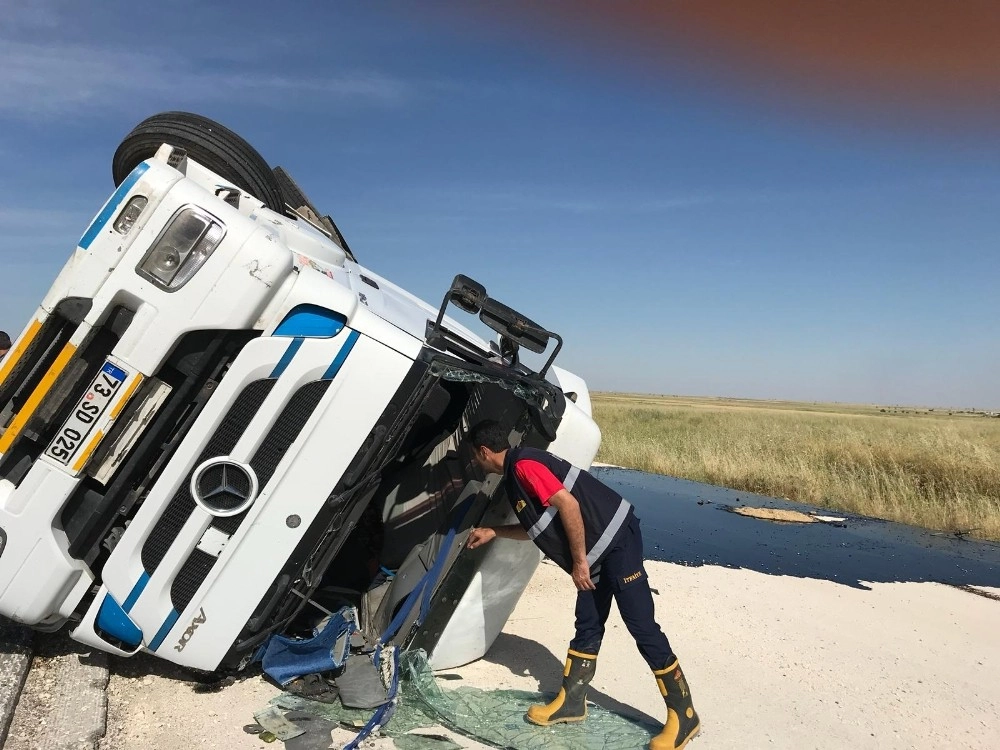 Nusaybinde Ham Petrol Yüklü Tanker Devrildi: 1 Yaralı