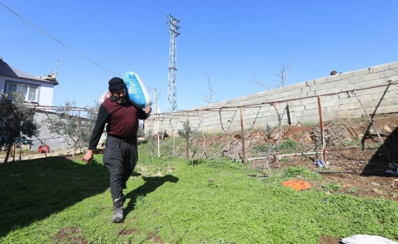 Gaziantep'te  Afetzede besiciler, 2 bin tonluk yem desteğinden memnun