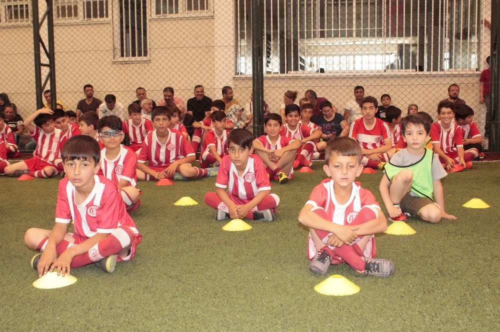 Diyarbakırda Minik Futbolculara 2İnci Seminer Verildi