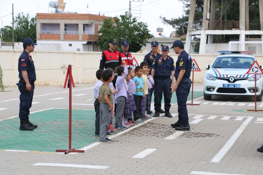 Jandarmadan Öğrencilere Trafik Eğitimi Verildi