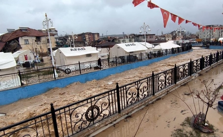 Malatya’da sağanak yağış sele neden oldu