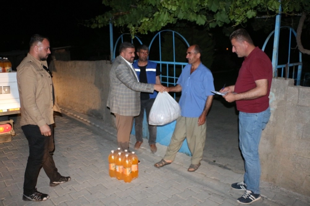 Belediye Başkanı, Tüm Beldenin Bayramlık Şekerini Karşıladı