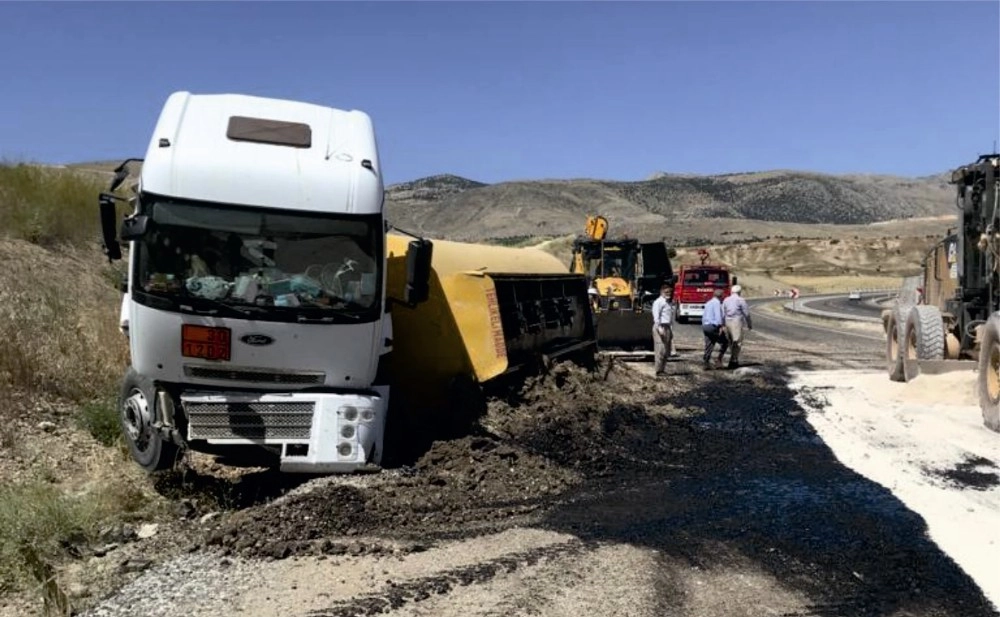 Kahtada Petrol Tankeri Devrildi: 1 Yaralı