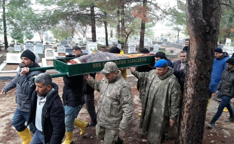 Tut İlçesinde Selde hayatını kaybeden anne ile kızı toprağa verildi