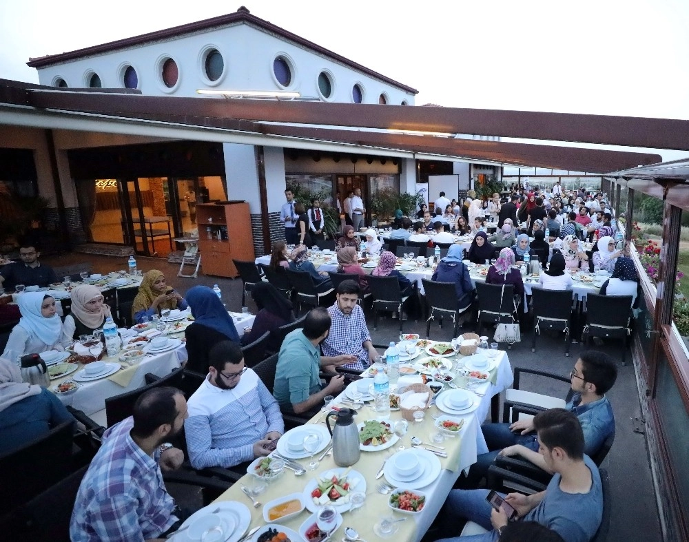 Gaünde Suriyeli Öğrenciler İçin İftar Yemeği Verildi